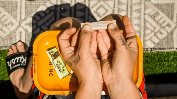 Zig-Zag Guide for Cigarette Roller